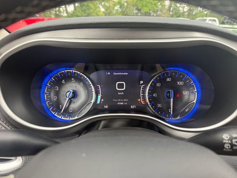 Used 2024 Chrysler Pacifica Touring-L FWD image 19