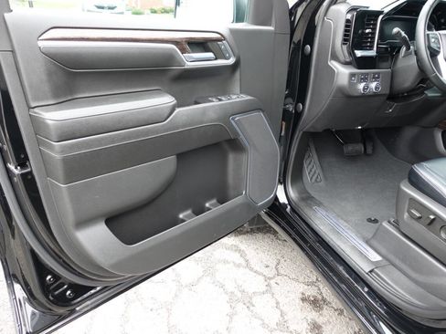 Used 2023 GMC Sierra 1500 Elevation w/ X31 Off-Road Package AWD/4WD image 17