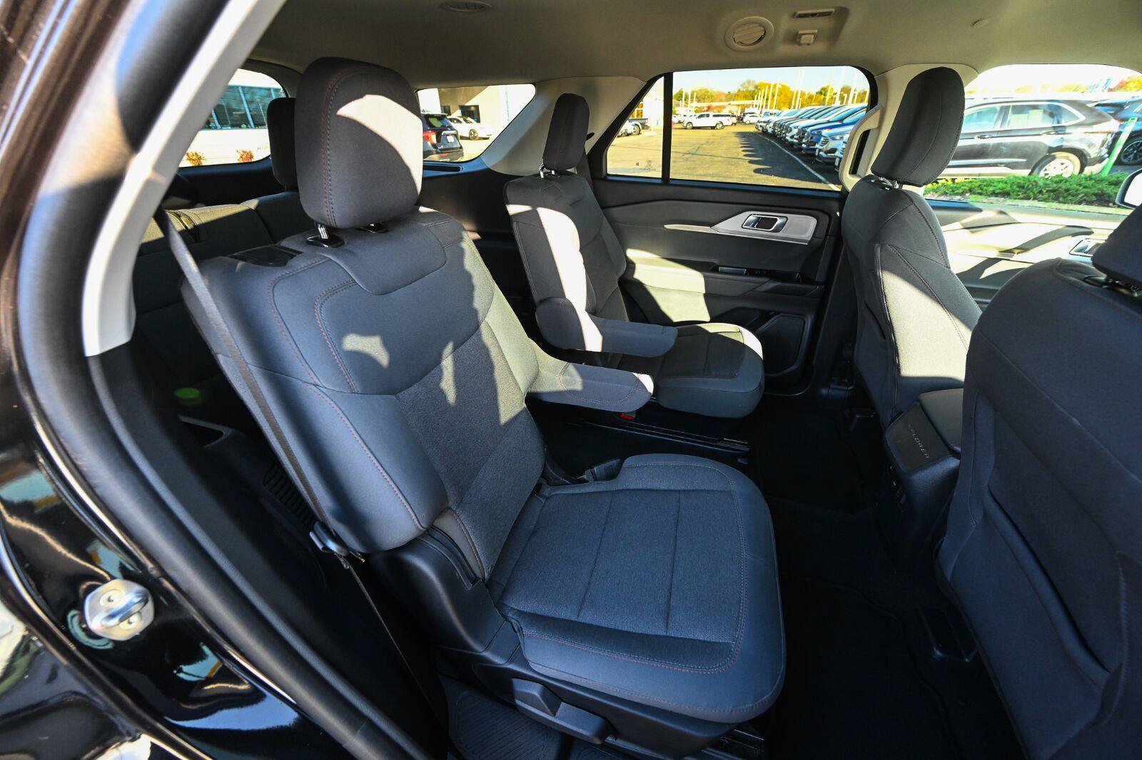 Used 2025 Ford Explorer Active AWD/4WD image 30