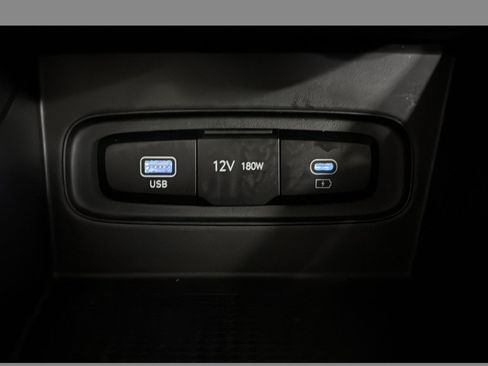 Used 2025 Hyundai Venue SEL FWD image 30