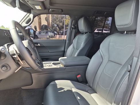 Used 2025 Lexus GX 550 w/ Accessory Package (Z1) AWD/4WD image 21