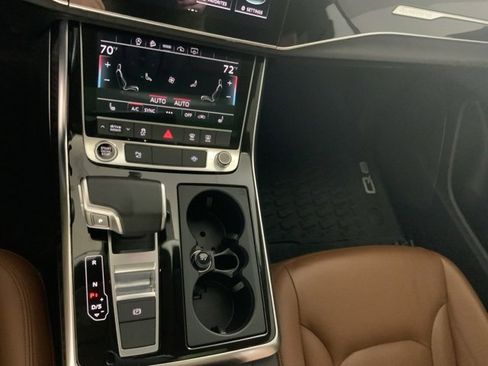 Used 2022 Audi Q8 Premium image 24