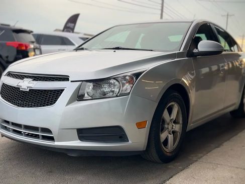 Used 2014 Chevrolet Cruze LT image 6
