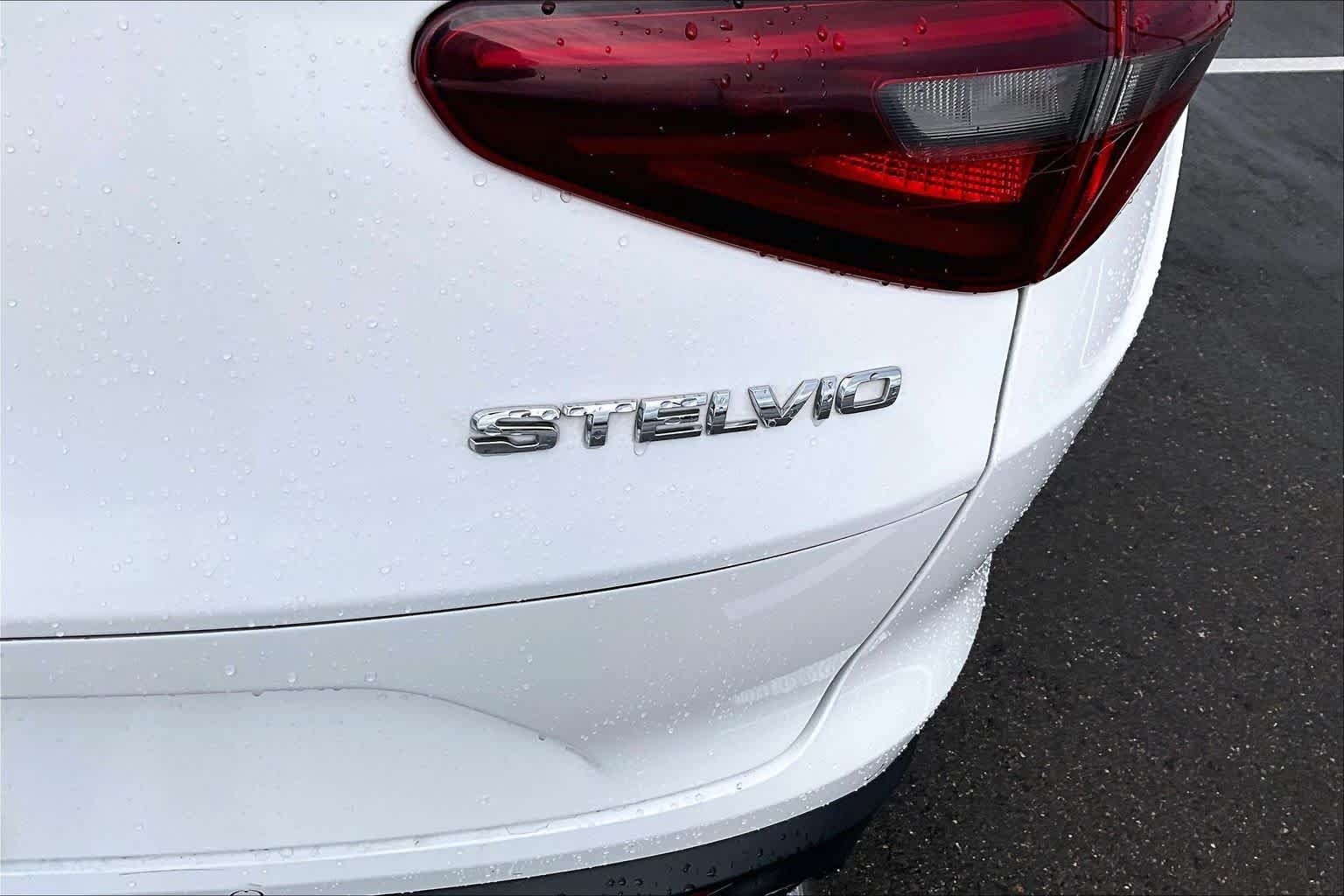 Used 2018 Alfa Romeo Stelvio AWD w/ Cold Weather Package image 31
