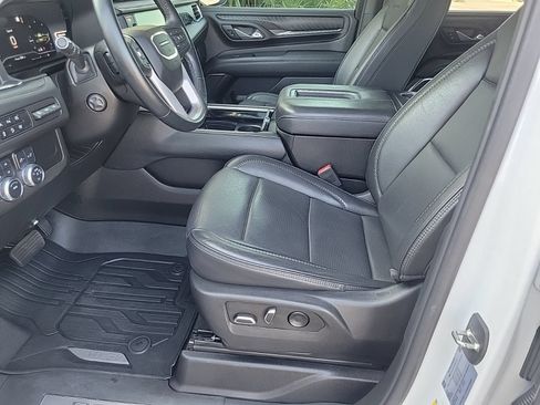 Used 2023 GMC Yukon XL Denali AWD/4WD image 13