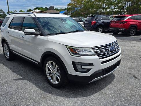 Used 2017 Ford Explorer Limited w/ Equipment Group 301A FWD image 3