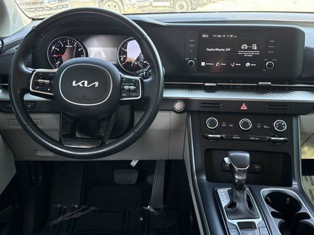 Used 2023 Kia Carnival LX FWD image 4