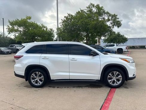 Used 2015 Toyota Highlander XLE FWD image 4