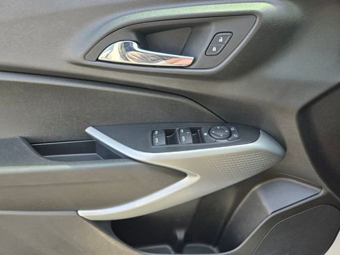 Used 2024 Chevrolet Trax LS w/ LS Convenience Package FWD image 30