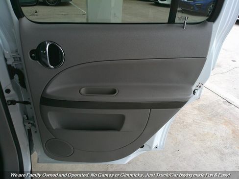 Used 2006 Chevrolet HHR LT image 28