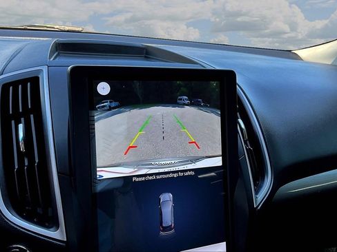 Certified 2021 Ford Edge SE FWD image 16