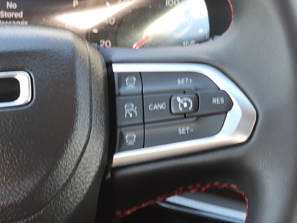 Used 2025 Jeep Compass Trailhawk AWD/4WD image 24