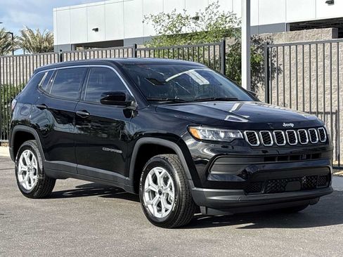 Used 2025 Jeep Compass Sport AWD/4WD image 3