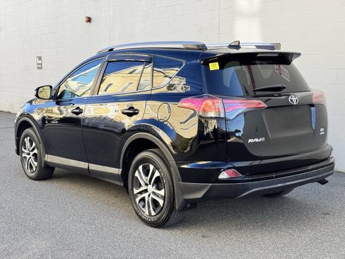 Used 2017 Toyota RAV4 LE image 9