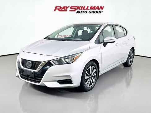 Used 2020 Nissan Versa SV image 3