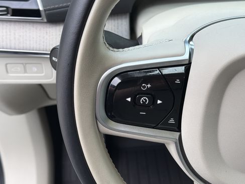 Certified 2025 Volvo XC90 T8 Ultra w/ Protection Package Premier AWD/4WD image 19