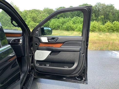 Used 2018 Lincoln Navigator L Reserve w/ Technology Package image 22