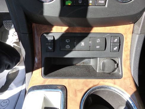 Used 2011 Buick Enclave CXL FWD image 32