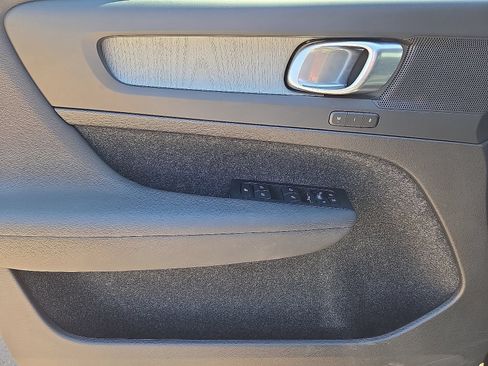 Certified 2026 Volvo XC40 B5 Plus AWD/4WD image 22