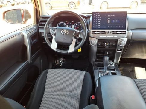 Used 2014 Toyota 4Runner SR5 AWD/4WD image 5