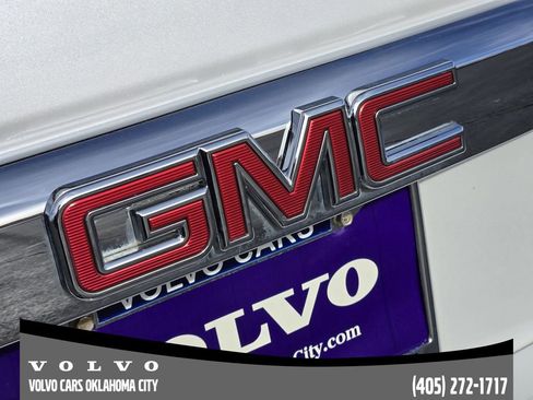 Used 2020 GMC Yukon XL Denali w/ Denali Premium Package image 11