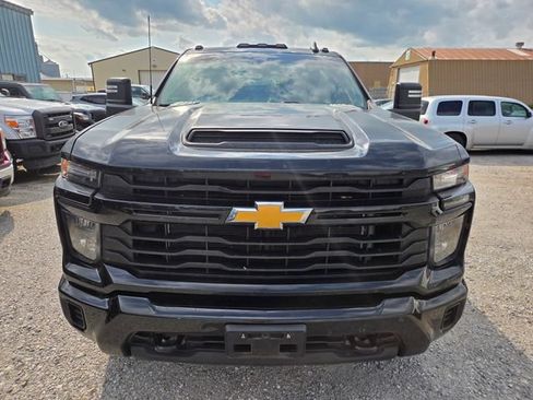 Used 2024 Chevrolet Silverado 2500 Custom w/ Custom Value Package AWD/4WD image 8