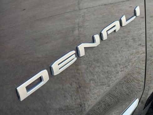 Used 2023 GMC Yukon XL Denali AWD/4WD image 11