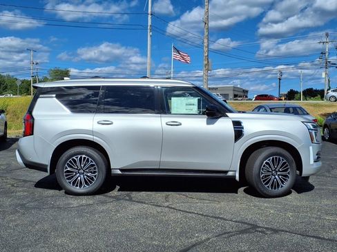 New 2025 Nissan Armada SL w/ Convenience Package image 2
