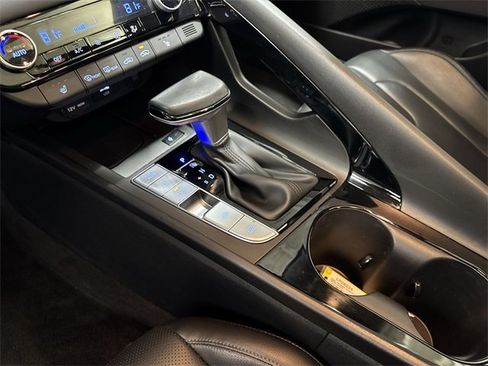 Used 2024 Hyundai Elantra Limited image 22