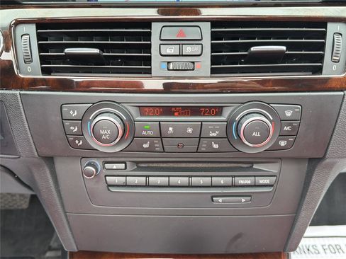 Used 2013 BMW 328i Convertible image 27