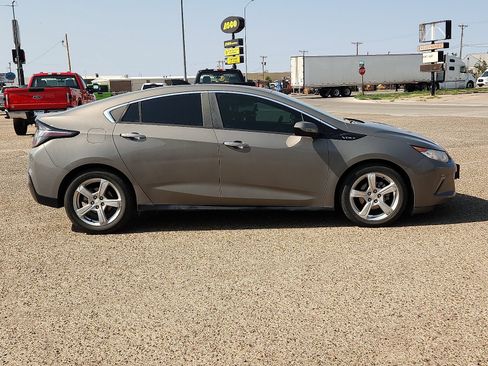 Used 2017 Chevrolet Volt LT w/ Comfort Package FWD image 2