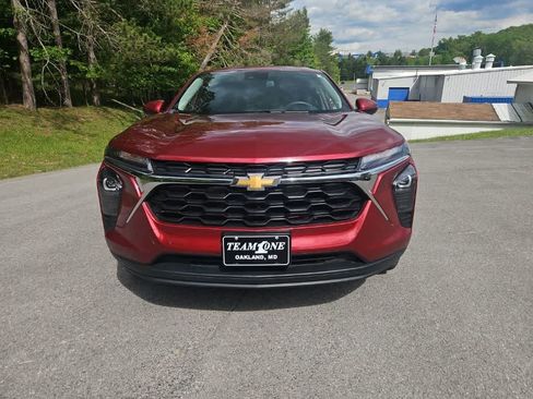 Used 2024 Chevrolet Trax LS w/ LS Convenience Package FWD image 8