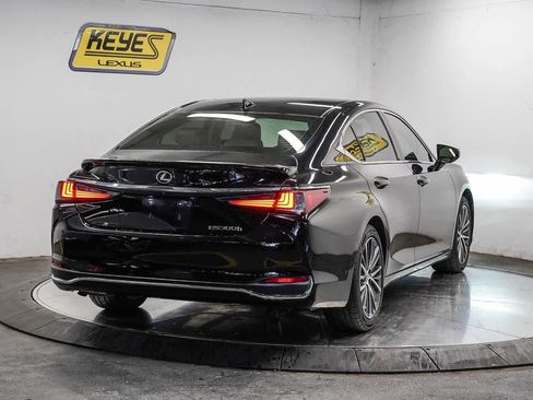 Used 2024 Lexus ES 300h w/ Premium Package FWD image 4