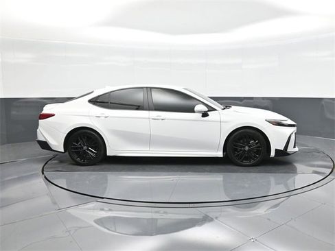 Used 2025 Toyota Camry SE w/ Convenience Package image 26