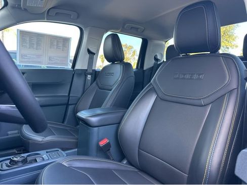 Used 2025 Ford Maverick Lobo image 15