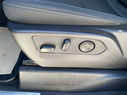 Used 2025 Chevrolet Silverado 2500 LT w/ Convenience Package image 11