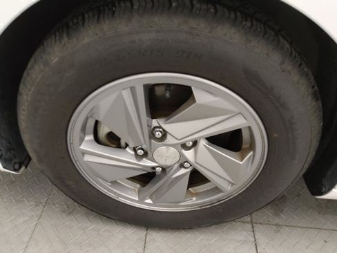 Used 2024 Hyundai Elantra SE FWD image 31