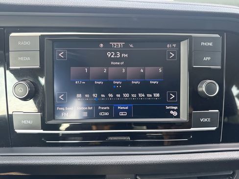 Used 2024 Volkswagen Jetta SE image 18