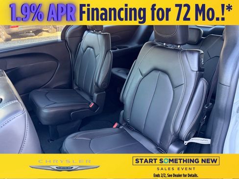 New 2026 Chrysler Pacifica Select image 13