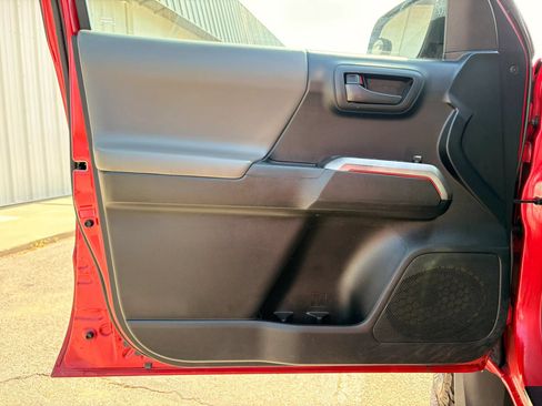 Used 2017 Toyota Tacoma SR5 w/ Tow Package AWD/4WD image 15