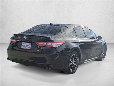 Used 2020 Toyota Camry SE image 5