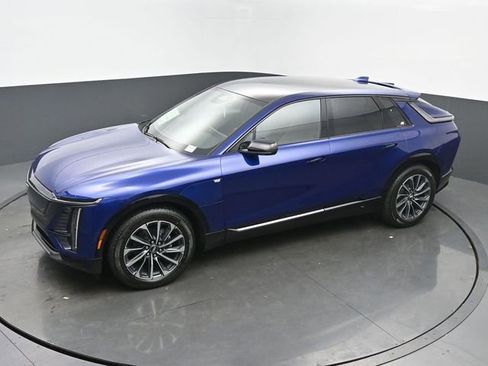 New 2026 Cadillac Lyriq Sport w/ LPO, Floor Liner Package AWD/4WD image 37
