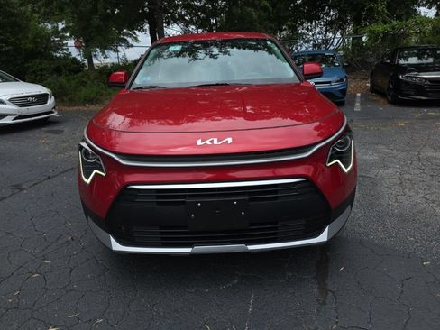 Used 2025 Kia Niro LX FWD image 2