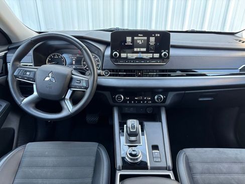 Used 2024 Mitsubishi Outlander SE image 29