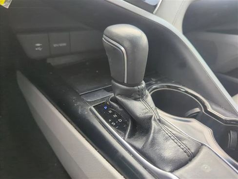 Used 2018 Toyota Camry SE image 6