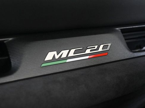 Used 2022 Maserati MC20 Coupe image 19