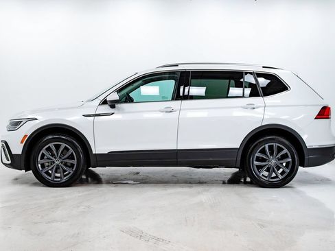 Used 2023 Volkswagen Tiguan SE w/ Panoramic Sunroof Package AWD/4WD image 25