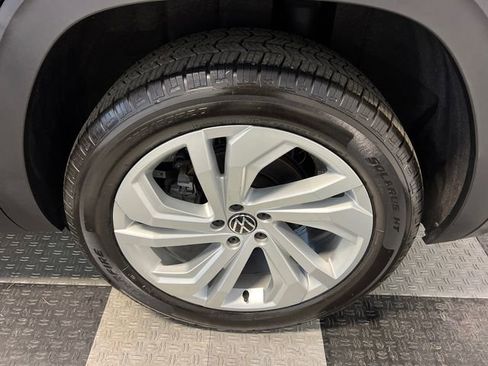 Certified 2022 Volkswagen Atlas SE image 16