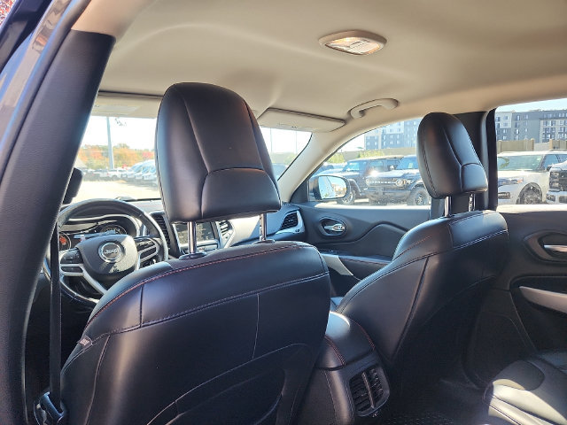 Used 2017 Jeep Cherokee Trailhawk w/ Cold Weather Group AWD/4WD image 23