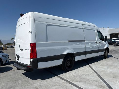 Used 2024 Mercedes-Benz Sprinter 3500 image 10